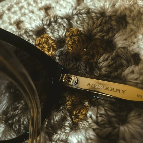 Burberry Classic Black Sunglasses - Picture 11 of 12